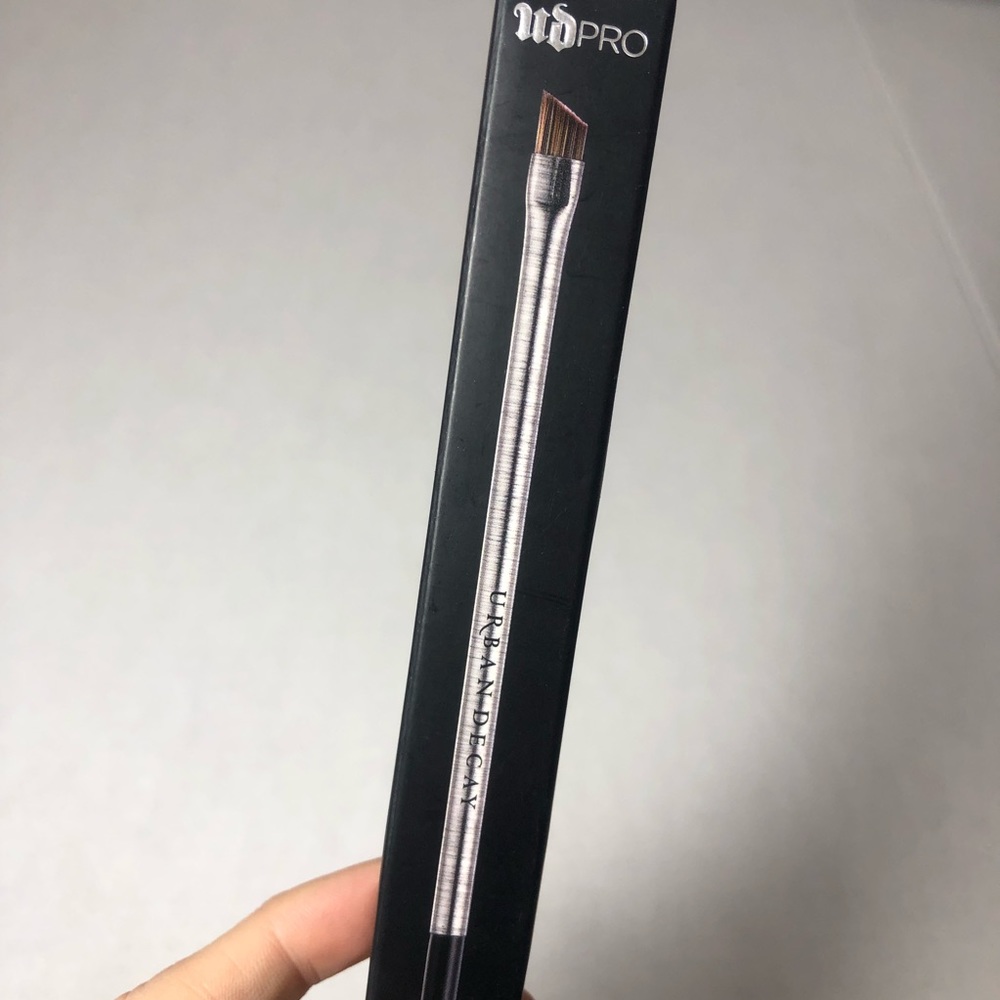 NIB Eyebrow brush by Urban Decay
